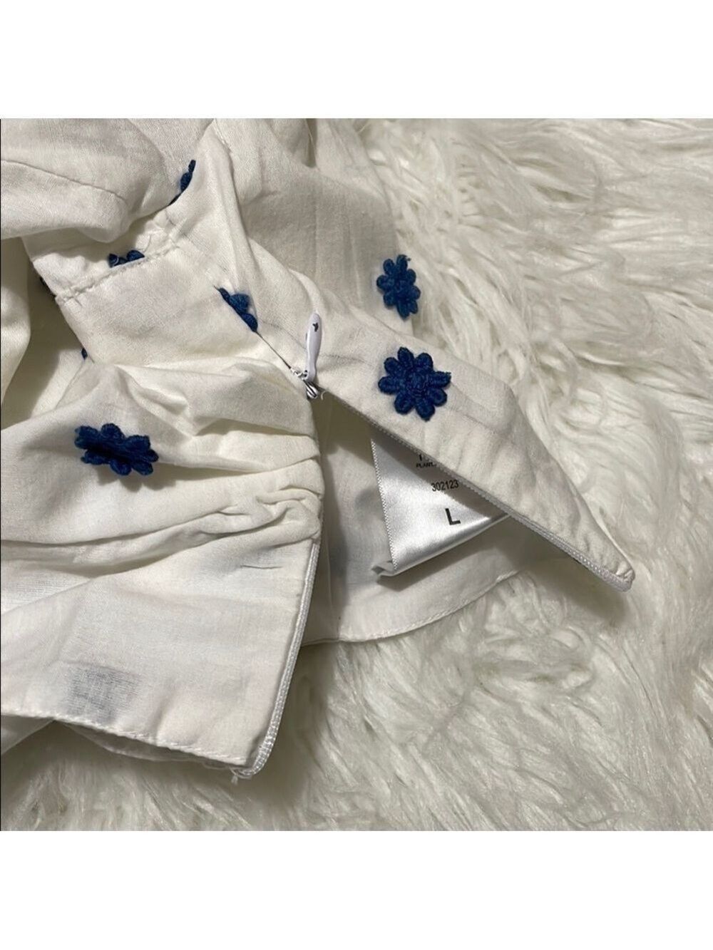 FARM RIO White and Blue Floral Crop Top Sz Large - Picture 9 of 12